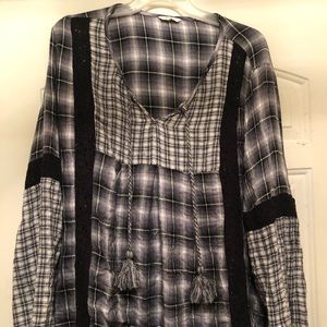 Multi-patterned tunic top.